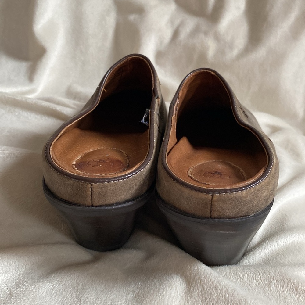 Women’s distressed taupe Brown Leather Western Shoes 10B runs long - Picture 3 of 5